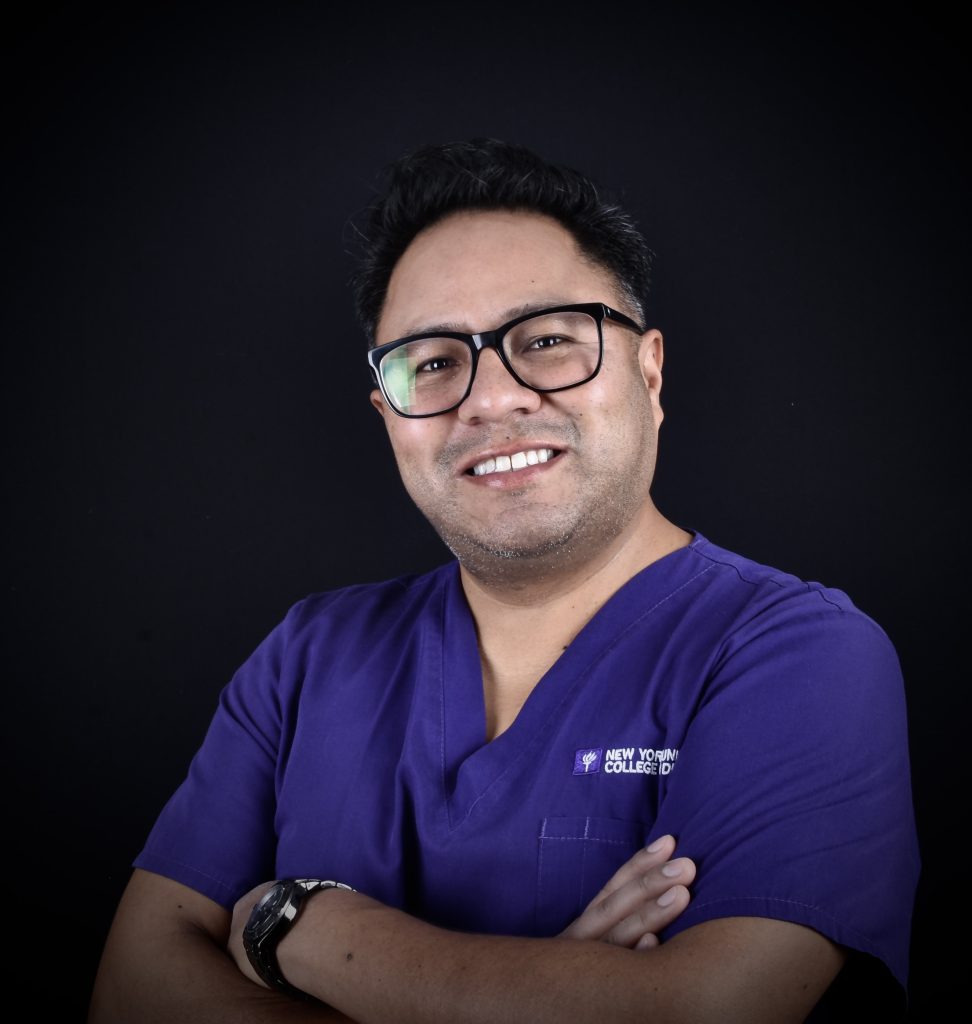 Dr. Edgar Romero, experto en ácido hialurónico en odontología